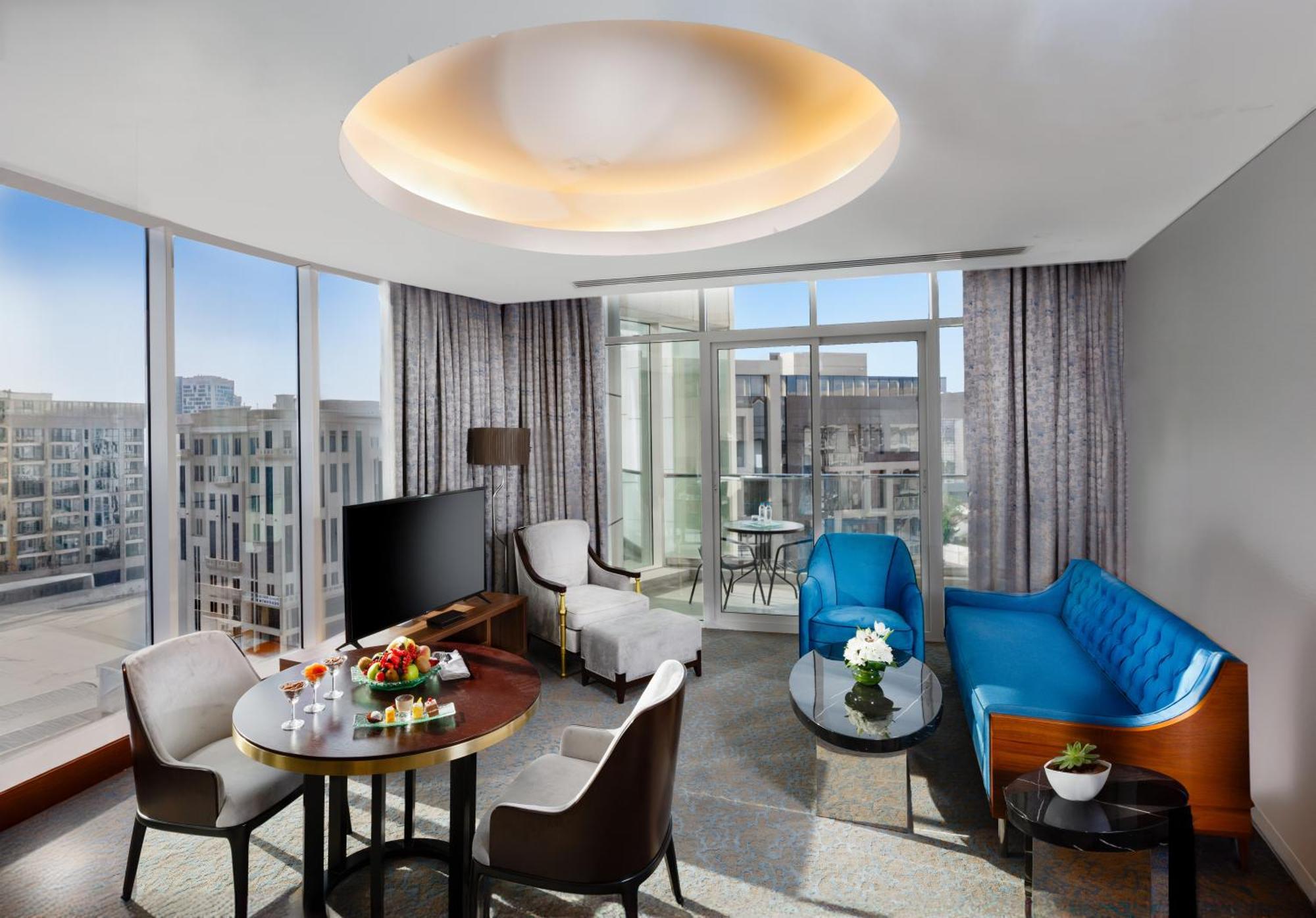 Millennium Place Ad Dawhah Esterno foto A suite at the hotel