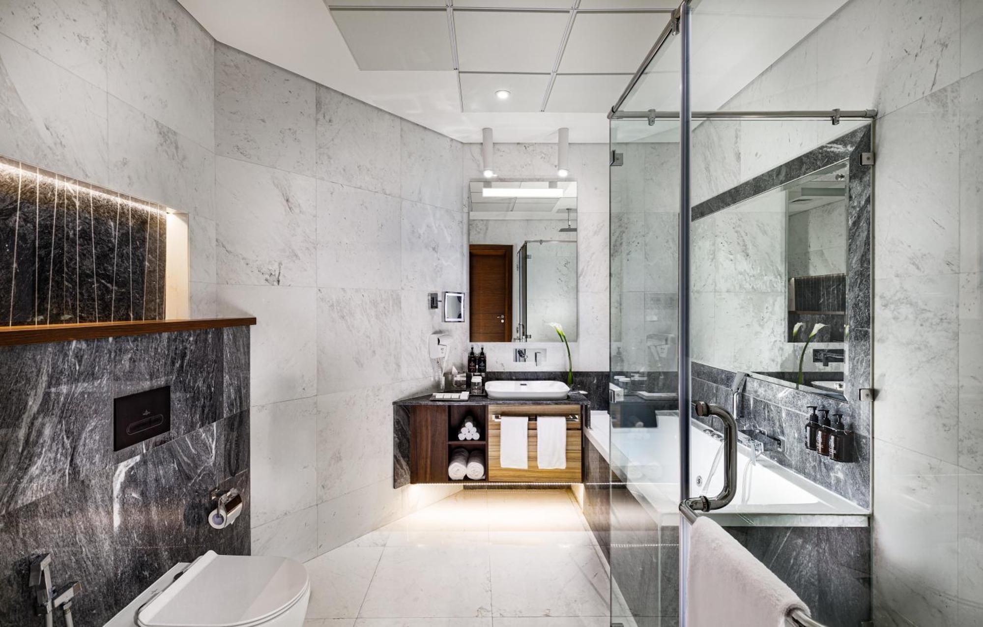 Millennium Place Ad Dawhah Esterno foto Bathroom