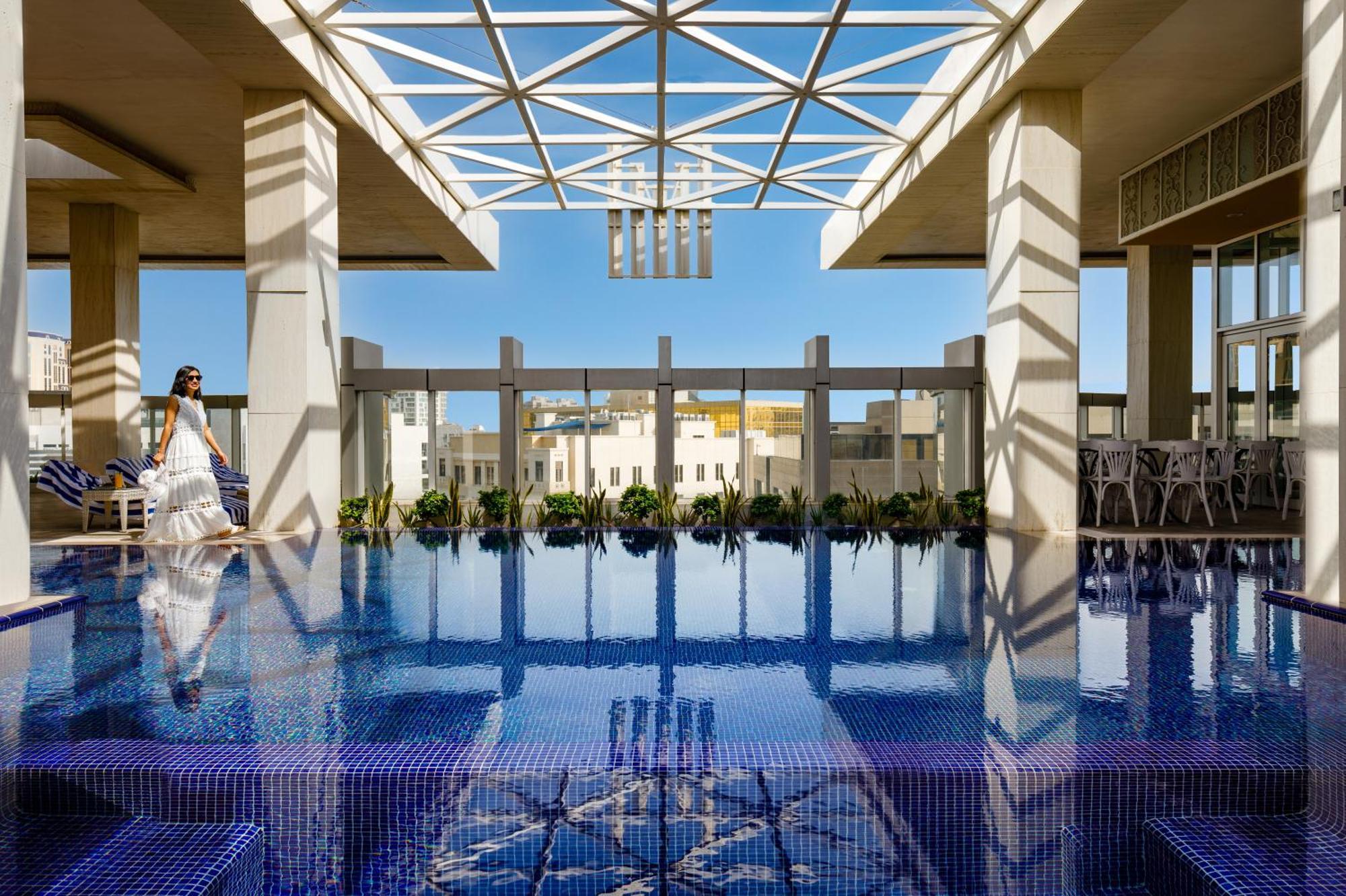 Millennium Place Ad Dawhah Esterno foto The rooftop pool at the Four Seasons Hotel, Cairo