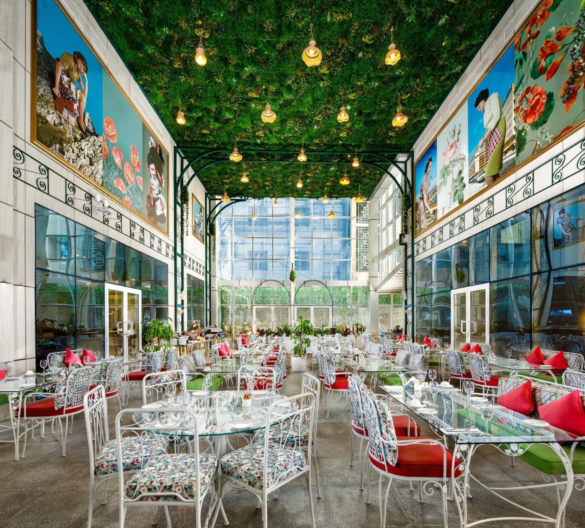 Millennium Place Ad Dawhah Esterno foto The interior of the restaurant