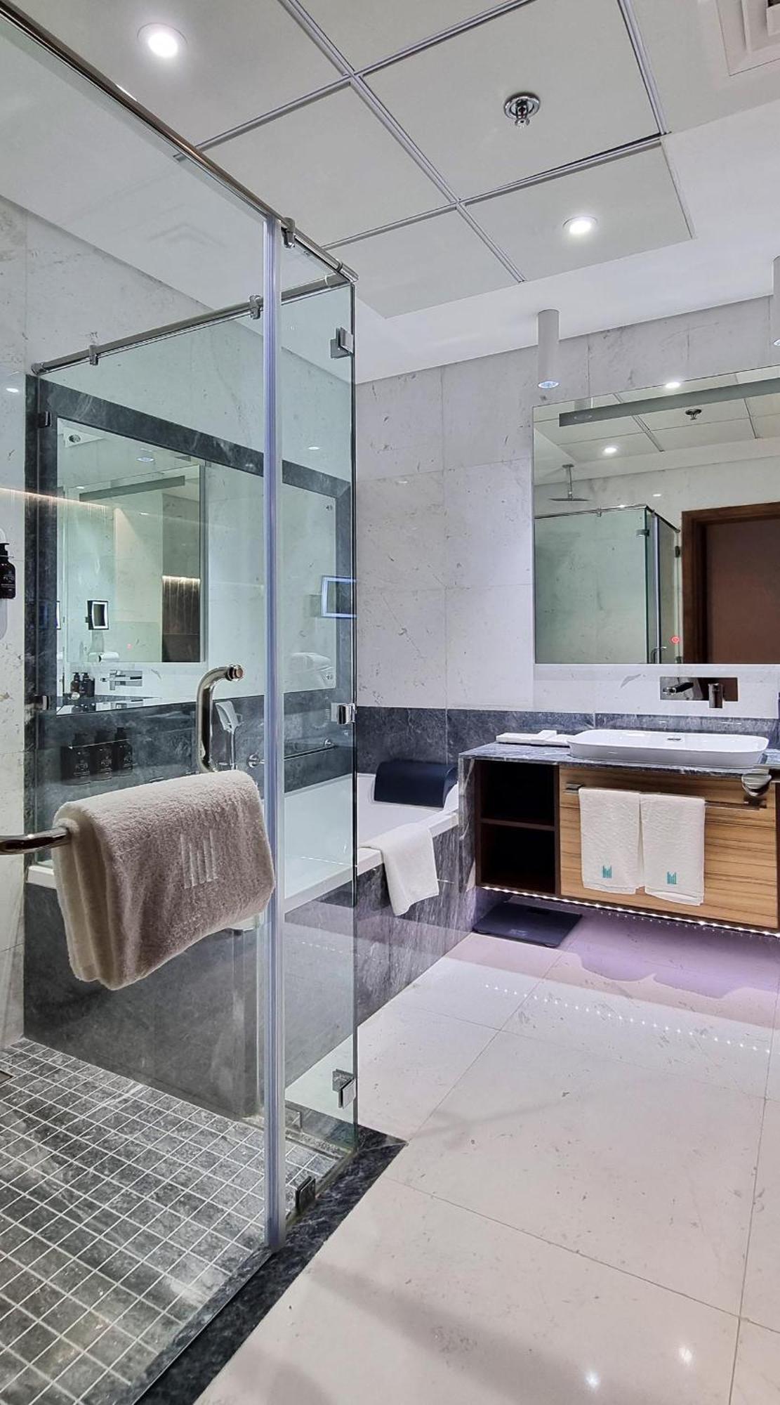 Millennium Place Ad Dawhah Esterno foto Bathroom
